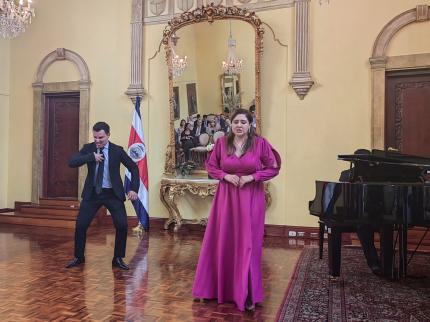 El pasado 15 de marzo, se realizó un concierto de ópera, con arias de “La Flauta Mágica”, con miembros del elenco de dicho espectáculo, en la Cancillería. El pasado 15 de marzo, se realizó un concierto de ópera, con arias de “La Flauta Mágica”, con miembros del elenco de dicho espectáculo, en la Cancillería.