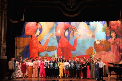 Más de 100 artistas compartirán el escenario del Teatro Nacional. La Benemérita Orquesta Sinfónica Nacional y Coro Sinfónico Nacional serán coprotagonistas de esta obra junto al elenco de cantantes nacionales