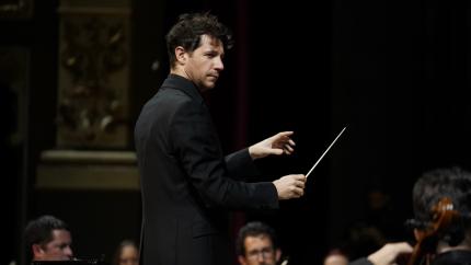 Andres Salado debutará como director titular de la Orquesta Sinfónica