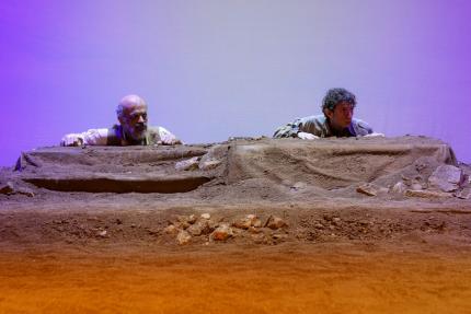 “La Línea” de Luis Thenon llega al Teatro de La Aduana Alberto Cañas “La Línea” de Luis Thenon llega al Teatro de La Aduana Alberto Cañas