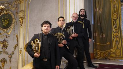 En esta oportunidad, la sección de cornos de la OSNCR, integrada por los músicos Luis Murillo, Taylor Castillo, Adrián Arroyo y Mauricio Villalobos, serán los solistas invitados del concierto, para interpretar el concierto de Robert Schumann por primera vez en el país; esta es, además, la primera ocasión que esta sección se presenta como grupo solista. 