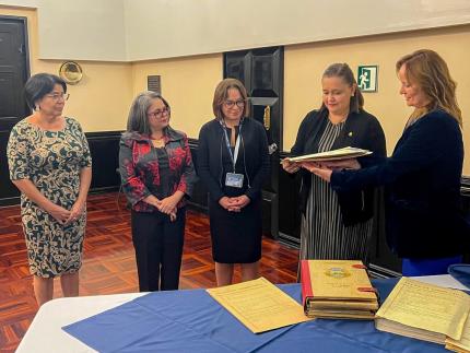 Exposición “Donde nacen las leyes”: Un recorrido por la historia del Poder Legislativo Exposición “Donde nacen las leyes”: Un recorrido por la historia del Poder Legislativo