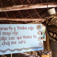 Jicará y texto indígena