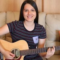 Fotografía: Con la canción “Latidos”, la joven Fiorella Hernández Solano, de 18 años de edad, ganó el primer lugar de la séptima edición del concurso “Canción por la Paz”. Foto: MJP.