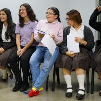 Jóvenes del proyecto “Teatro y sociedad tras los bastidores de la vida”, de las comunidades de Desamparados. Fotografía: MJP