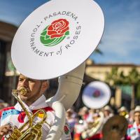 Joven tocando el trombòn