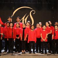 Actividad especial de iluminación contó con jóvenes músicos del Instituto Nacional de la Música y del Sistema Nacional de Educación Musical, de la sede de Mata de Plátano, así como el Coro Schola Cantorum, del SiNEM Parque La Libertad, quienes interpretaron temas navideños para el público presente.