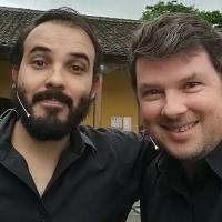 Espectáculo, que se ofrecerá en el Museo Histórico Cultural Juan Santamaría, presenta a los artistas alajuelense: Rodolfo González, cuentero y periodista; y a Wilson Arroyo, cantautor, en celebración del Día de las Madres 