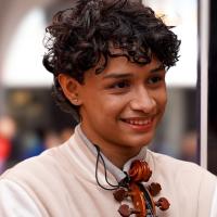 Exalumno del SiNEM recibirá apoyo del Ministerio de Cultura y Juventud para cumplir sueño de ser violinista profesional 