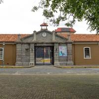 Fotografía muestra la fachada oeste del CENAC 