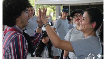 Actividad llena de diversión y personas con discapacidad disfrutando