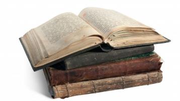 Libro antiguo abierto