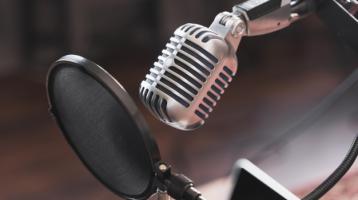 Fotografía de un micrófono para entrevista