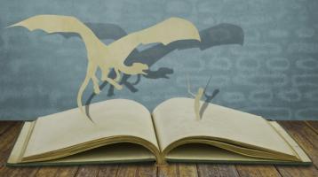 Libro abierto con personajes