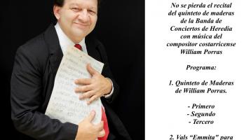 William Porras con partituras en mano