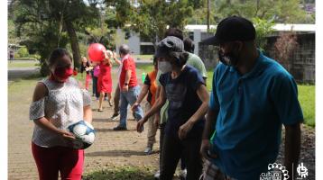 Personas disfrutando en una actividad