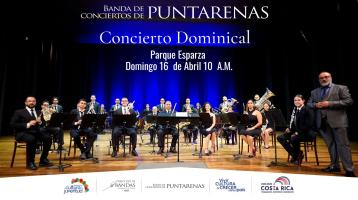 Foto de la Banda en escenario de un teatro