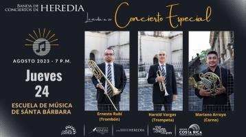 Foto de 3 músicos solistas de la Banda de Heredia con fondo azul oscuro