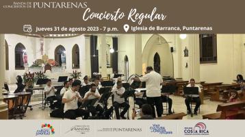 Foto de la Banda de Conciertos de Puntarenas con la iglesia de fondo