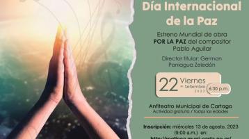 Manos en forma de rezo con notas musicales hacia el cielo