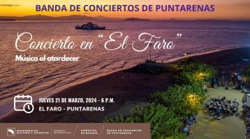 Foto con dron del mar y a lo lejos se observa a la Banda de Conciertos de Puntarenas tocando en el Faro 