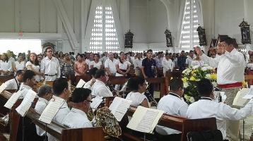 Banda de Conciertos de Guanacaste tocando en una iglesia