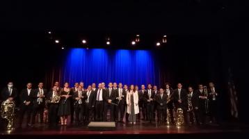 Foto de la Banda de Guanacaste vestidos muy elegantes
