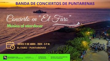 Foto de la playa del puerto tomada con dron y a lo lejos se observa a la Banda de Conciertos de Puntarenas con un atardecer de fondo