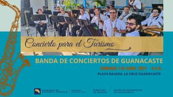 Músicos de la Banda sonriendo a la cámara