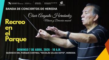 Foto de don César Augusto Hernández dirigiendo 