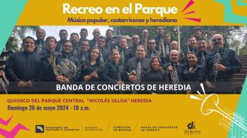 Foto de la Banda sonriendo hacia la cámara