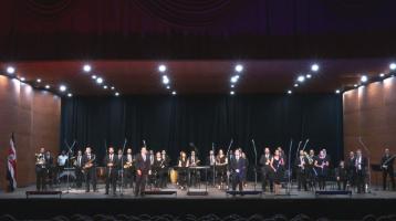 Foto de la Banda de Conciertos de San José en un escenario del Teatro Popular Melico Salazar