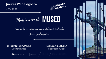 Foto de la escultura Juan Santamaría con fondo azul
