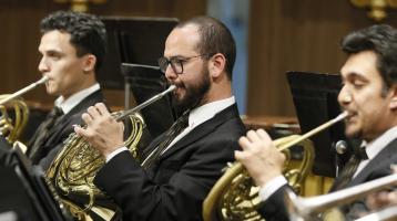 Músicos tocando en la asamblea legislativa